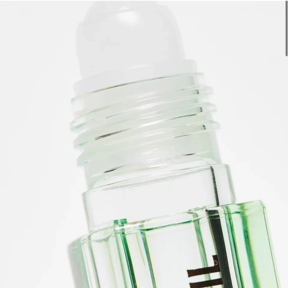 MAKEUP REVOLUTION Aventurine crystal‎ lip oil with chia seed oil New